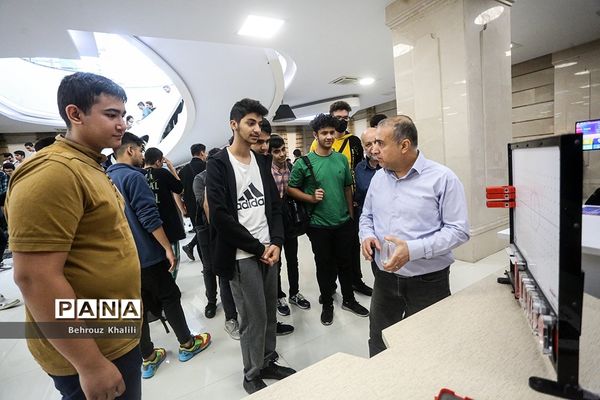 افتتاحیه نمایشگاه «یک تجربه نوآورانه»