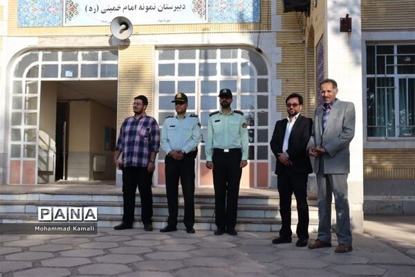 برگزاری صبحگاه دانش‌آموزی به‌‌مناسبت هفته نیروی انتظامی