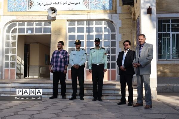 برگزاری صبحگاه دانش‌آموزی به‌‌مناسبت هفته نیروی انتظامی