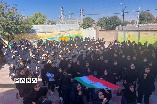 نواختن زنگ مقاومت در حمایت از مردم مظلوم فلسطین در دبیرستان شهید باهنر ورامین