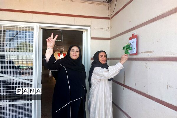 نواختن زنگ مقاومت در حمایت از مردم مظلوم فلسطین در دبیرستان شهید باهنر ورامین