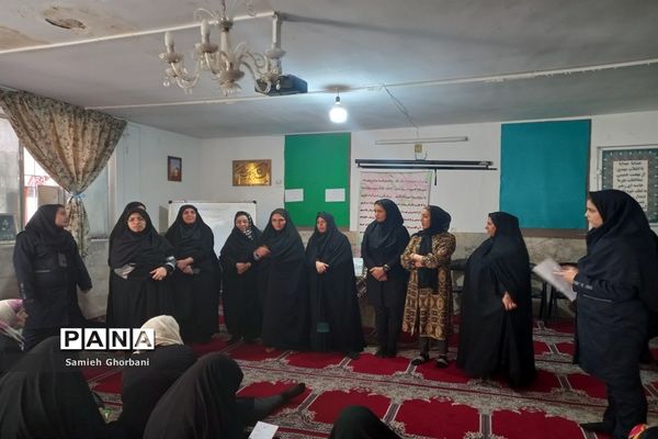 برگزاری جلسه انجمن اولیا و مربیان و آموزش خانواده در آموزشگاه امام علی(ع) ناحیه ۵ مشهد