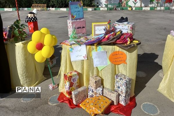 جشن عاطفه‌ها در دبستان پنجم مهر همزمان با روز جهانی کودک