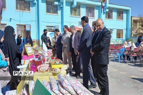 جشن عاطفه‌ها در دبستان پنجم مهر همزمان با روز جهانی کودک