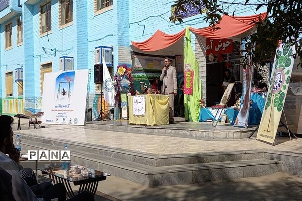جشن عاطفه‌ها در دبستان پنجم مهر همزمان با روز جهانی کودک