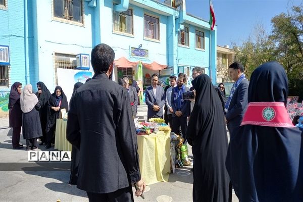 جشن عاطفه‌ها در دبستان پنجم مهر همزمان با روز جهانی کودک