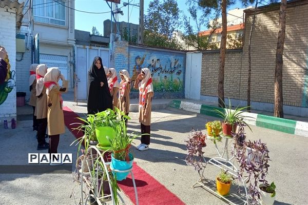 جشن عاطفه‌ها در دبستان پنجم مهر همزمان با روز جهانی کودک