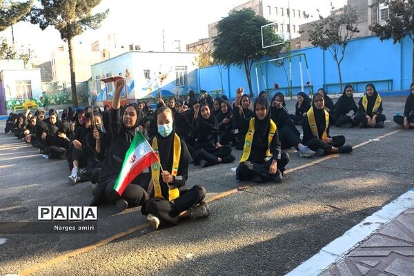 نواختن زنگ حمایت از مردم فلسطین در مدرسه شهید بهرامی رباط کریم