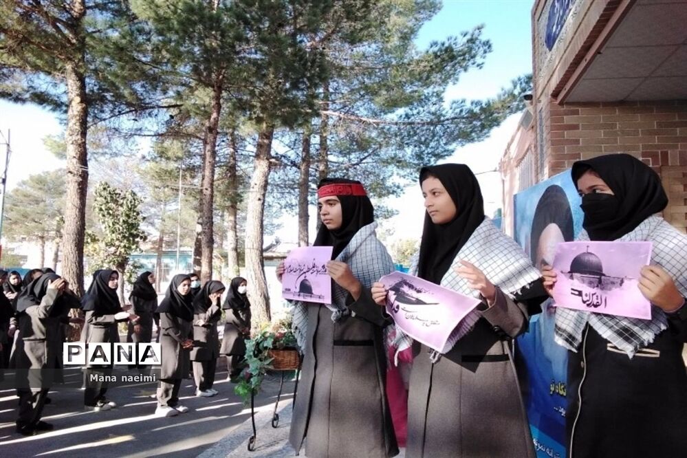 نواختن زنگ حمایت از مردم فلسطین در مدرسه نمونه دولتی اندیشه