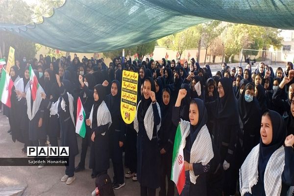 برگزاری آیین مراسم حمایت از قیام فلسطین در دبیرستان شاهد هاجر و حضرت مریم در شهرستان کاشمر