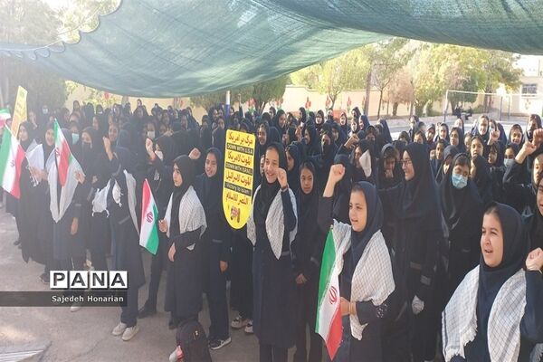 برگزاری آیین مراسم حمایت از قیام فلسطین در دبیرستان شاهد هاجر و حضرت مریم در شهرستان کاشمر