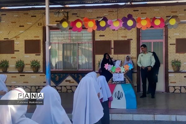 صبحگاه انتظامی در آموزشگاه شهید هادی آریایی ناحیه یک