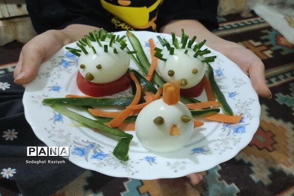 جشنواره تخم مرغ آرایی در مدرسه عصمت وکیلی احمدآباد