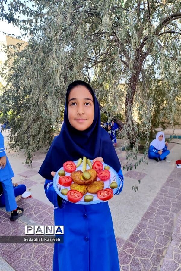 جشنواره تخم مرغ آرایی در مدرسه عصمت وکیلی احمدآباد