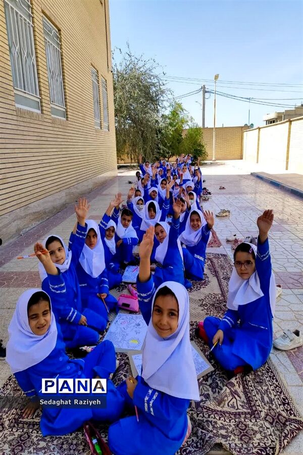 جشنواره تخم مرغ آرایی در مدرسه عصمت وکیلی احمدآباد