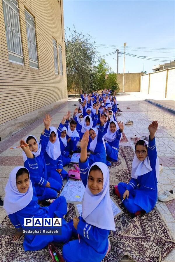 جشنواره تخم مرغ آرایی در مدرسه عصمت وکیلی احمدآباد