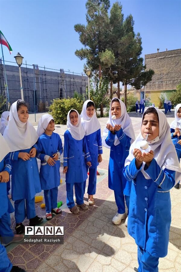جشنواره تخم مرغ آرایی در مدرسه عصمت وکیلی احمدآباد