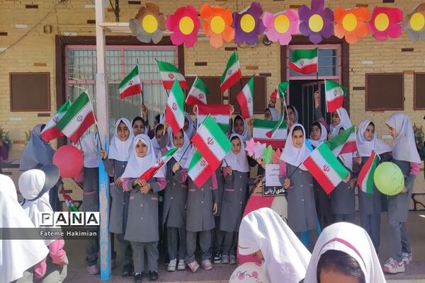 جشن مقاومت در دبستان دخترانه شهید هادی آریایی