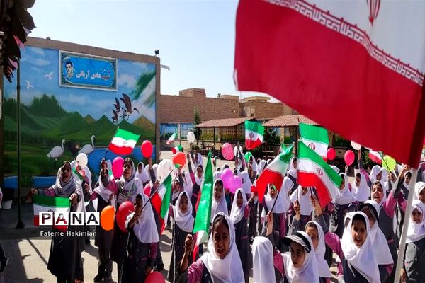 جشن مقاومت در دبستان دخترانه شهید هادی آریایی