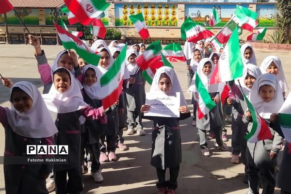 جشن مقاومت در دبستان دخترانه شهید هادی آریایی