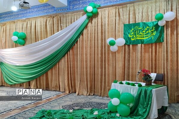 جشن میلاد پیامبر اکرم(ص) و امام جعفر صادق(ع) در دبیرستان شهیده حسنی سعدی