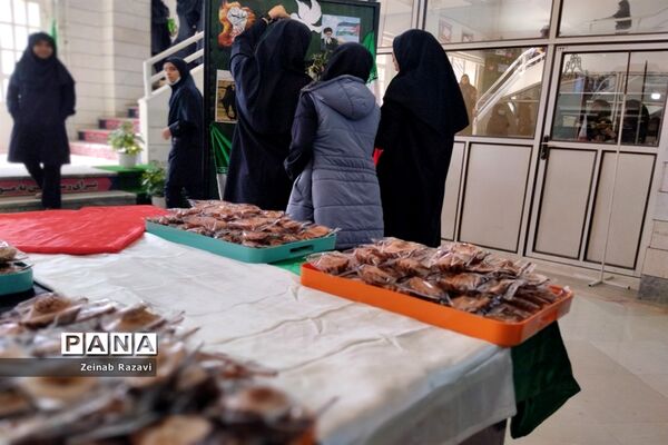 برپایی نمایشگاه «طوفان الاقصی» در دبیرستان فرزانگان شهیده حسنی سعدی قم