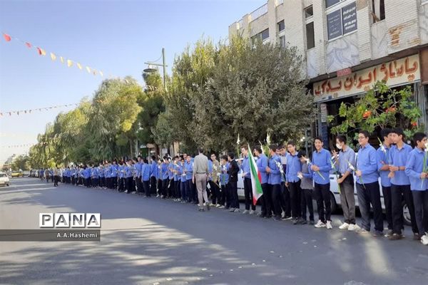 استقبال دانش‌آموزان شاهد علامه حلی قم از کاروان حضرت معصومه(س)