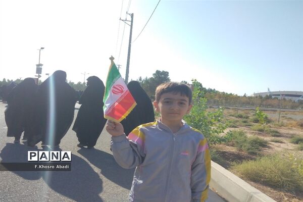 همایش پیاده‌روی خانوادگی بازنشستگان نیروهای مسلح قم