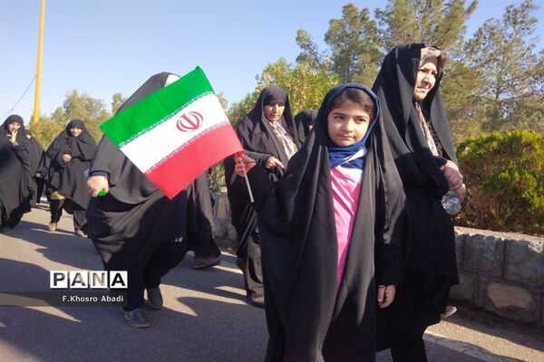 همایش پیاده‌روی خانوادگی بازنشستگان نیروهای مسلح قم