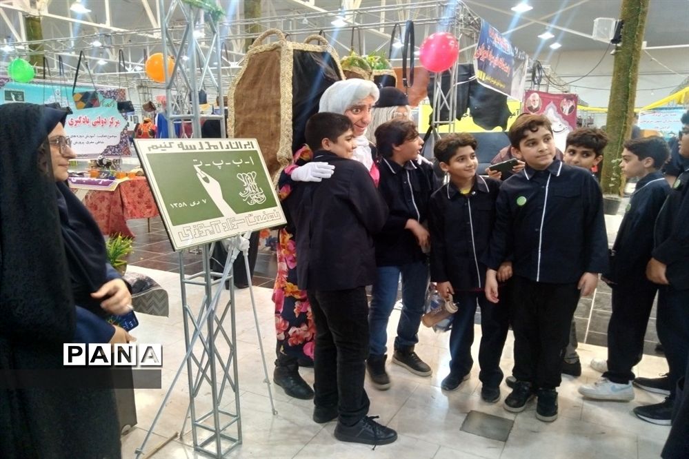 برگزاری نمایشگاه جوانی جمعیت در ساری