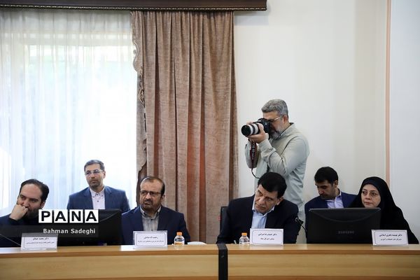 نشست مدیران ستاد  مبارزه با مواد مخدربا حضور وزیر آموزش و پرورش