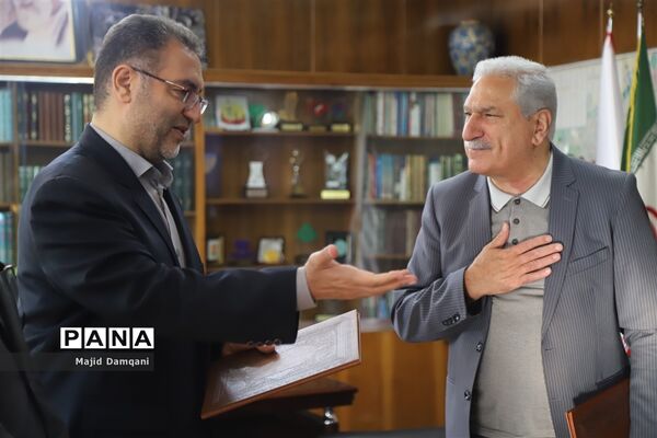 آیین امضای تفاهم‌نامه بین جمعیت مبارزه با استعمال دخانیات ایرانیان و اداره‌کل آموزش و پرورش شهر تهران