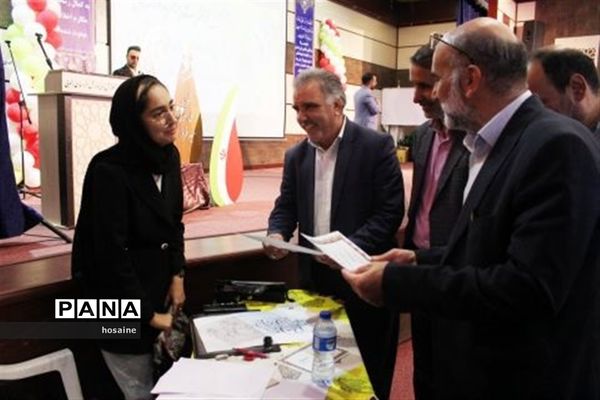 تجلیل از۳۰۰برگزیده مسابقات فرهنگی هنری امیدفردا