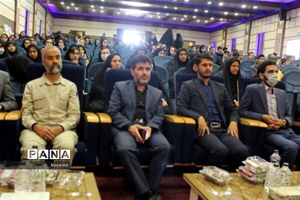 تجلیل از۳۰۰برگزیده مسابقات فرهنگی هنری امیدفردا