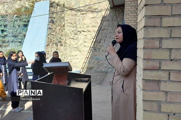 کارگاه آشنایی دانش‌آموزان دبیرستان آزاده رودهن با آسیب‌های اجتماعی