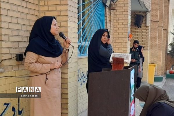 کارگاه آشنایی دانش‌آموزان دبیرستان آزاده رودهن با آسیب‌های اجتماعی