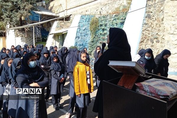 کارگاه آشنایی دانش‌آموزان دبیرستان آزاده رودهن با آسیب‌های اجتماعی