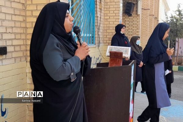 کارگاه آشنایی دانش‌آموزان دبیرستان آزاده رودهن با آسیب‌های اجتماعی