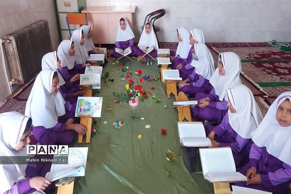 محفل انس با قرآن در دبستان حضرت رقیه (س) ناحیه یک