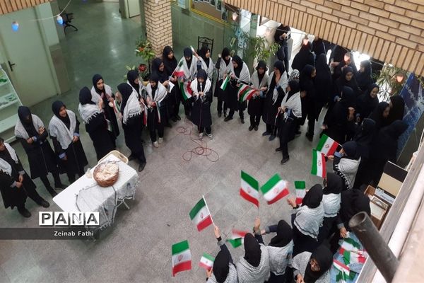 نواختن زنگ همبستگی و حمایت از مردم فلسطین در دبیرستان هیات‌امنایی فیض کاشانی منطقه ۱۴