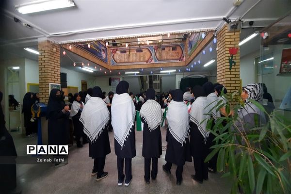نواختن زنگ همبستگی و حمایت از مردم فلسطین در دبیرستان هیات‌امنایی فیض کاشانی منطقه ۱۴
