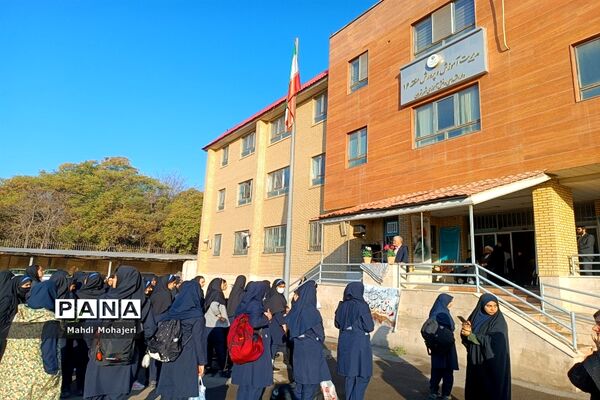 مراسم اعزام ۲۰۰ دانش‌آموز دختر به راهیان نور غرب کشور
