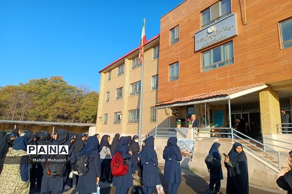 مراسم اعزام ۲۰۰ دانش‌آموز دختر به راهیان نور غرب کشور