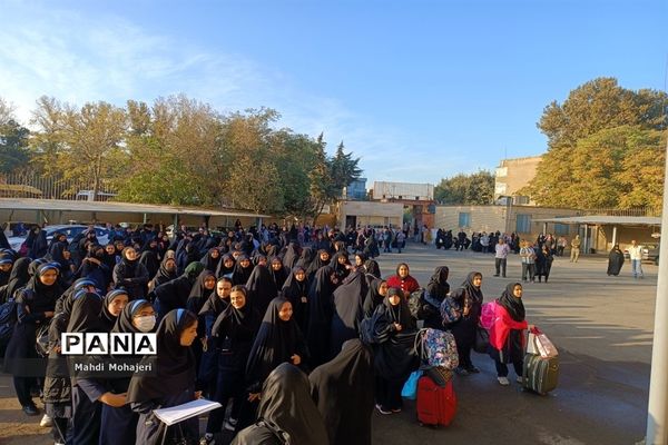 مراسم اعزام ۲۰۰ دانش‌آموز دختر به راهیان نور غرب کشور