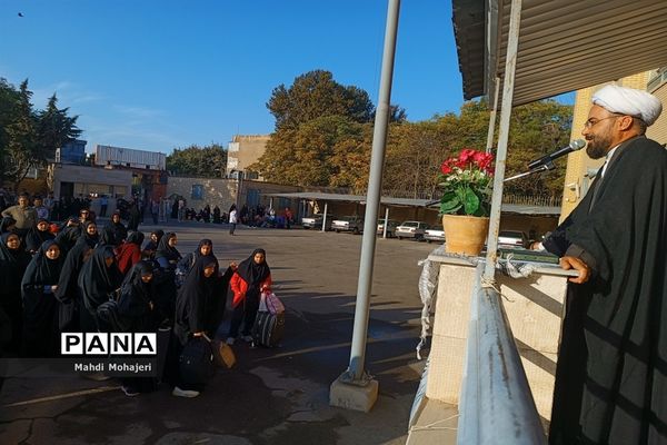 مراسم اعزام ۲۰۰ دانش‌آموز دختر به راهیان نور غرب کشور