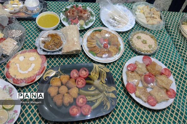 جشنواره صبحانه سالم در دبیرستان متوسطه اول توحید شهرستان خاتم