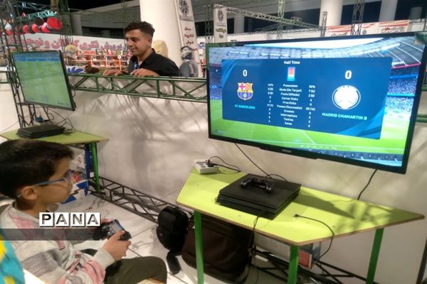 بازدید عموم مردم از نمایشگاه کانون پرورش فکری کودکان و نوجوانان  شهرستان بجنورد