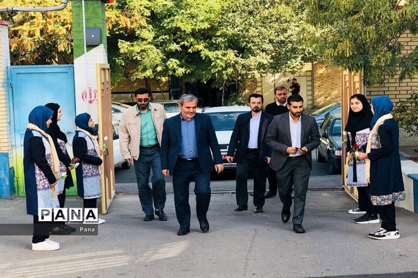 نواختن زنگ هفته بهداشت