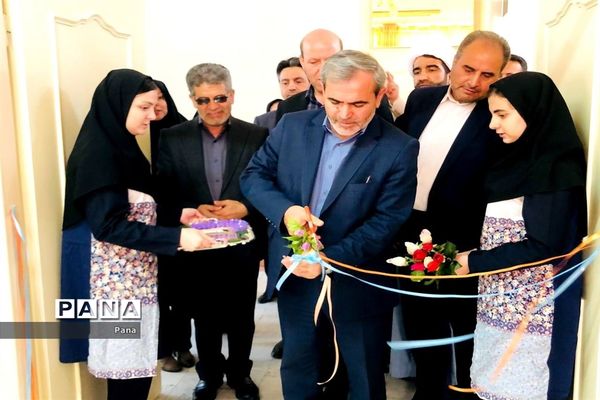 نواختن زنگ هفته بهداشت