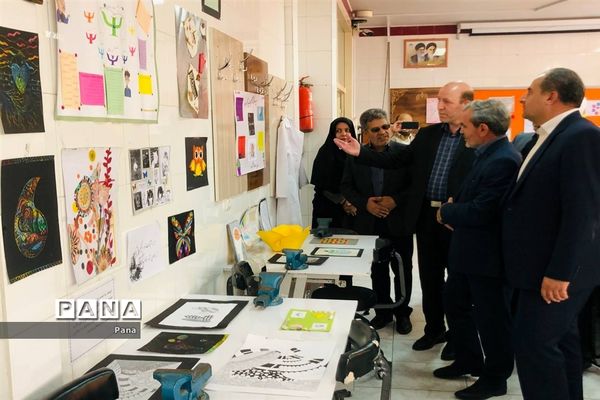 نواختن زنگ هفته بهداشت